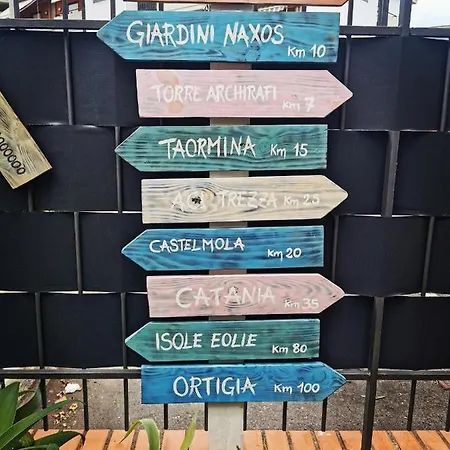 Luna's House Fondachello شقة *